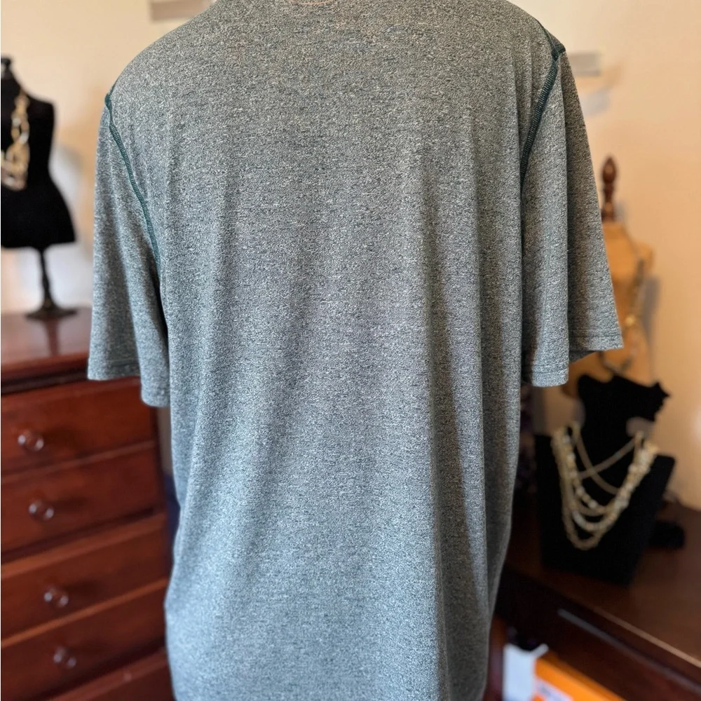 Under Armour Men's Green V-Neck Shirt size medium